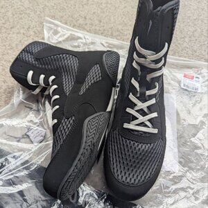 New Venum Unisex-Adult High-top Boxing Shoe Size 9 (42)